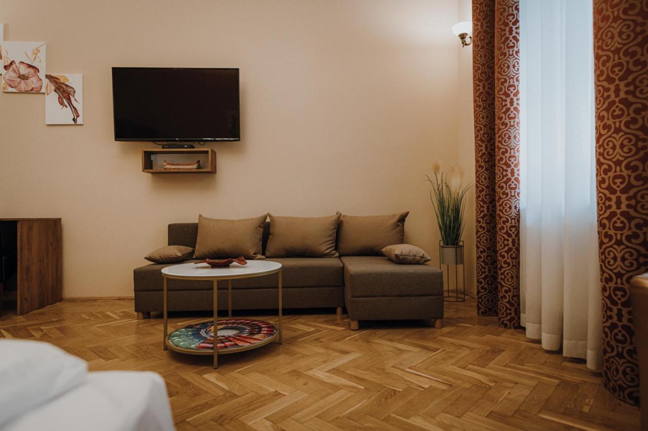 Dozsa Apartman Szeged Exterior photo